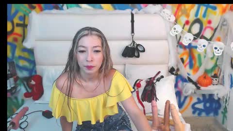 Snapshot of collins_aria chatting on October 9, 2025, 11:30 am valentina online show from October 9, 2025, 11:30 am