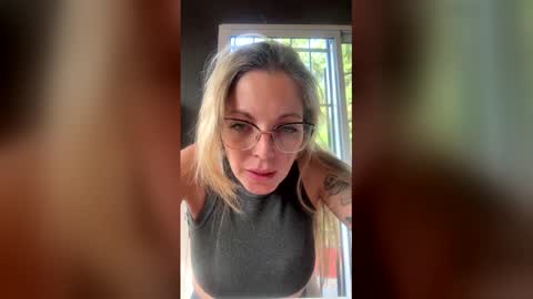 collinsjuliet177 online show from April 20, 2026, 5:37 pm