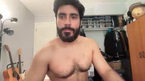 colombianstud94 online show from May 3, 2026, 11:49 am