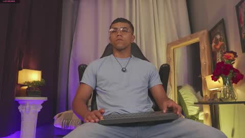 colstorw_ online show from April 8, 2026, 10:04 am