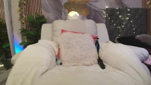 Snapshot of concubine_princess chatting on May 6, 2026, 1:38 pm Ariane... online show from May 6, 2026, 1:38 pm
