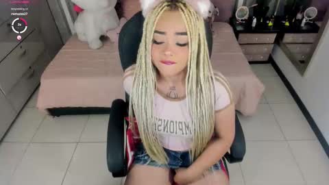 Snapshot of conny_curly chatting on February 25, 2026, 2:27 pm Conny online show from February 25, 2026, 2:27 pm