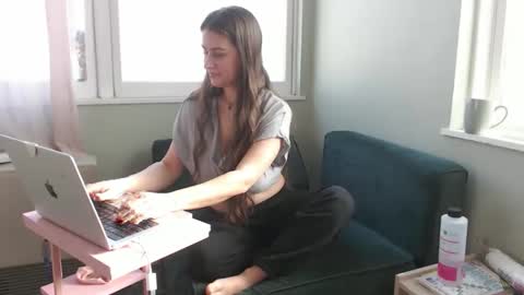 ANR Mommy online show from December 3, 2025, 5:11 pm