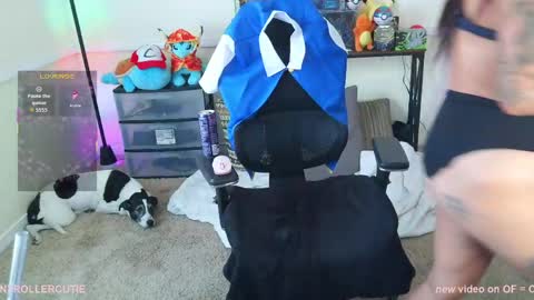 Snapshot of controllercutie chatting on April 30, 2026, 8:57 pm controllercutie online show from April 30, 2026, 8:57 pm