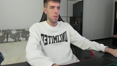 cookies_boys online show from February 13, 2026, 12:23 pm