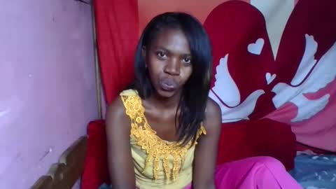 coquine_lara online show from May 13, 2026, 2:09 am