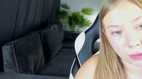 Snapshot of coral1ne_clark chatting on July 19, 2026, 1:42 am Coral1ne Clark online show from July 19, 2026, 1:42 am