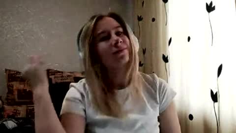Snapshot of coraliepenick chatting on June 1, 2026, 1:13 pm Niki online show from June 1, 2026, 1:13 pm