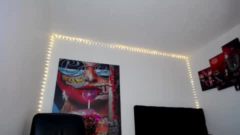 vivi online show from February 24, 2025, 4:49 am