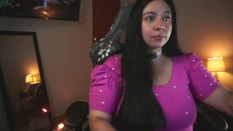 Snapshot of coraline_latin chatting on May 1, 2026, 12:26 am Coraline online show from May 1, 2026, 12:26 am