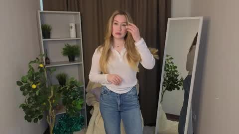  Melany   online show from May 11, 2026, 3:01 am