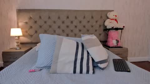 corinabrown_ online show from February 9, 2025, 5:54 pm