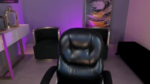 Corinne Russo online show from September 23, 2025, 4:04 am