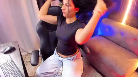 Snapshot of cositarika__ chatting on June 1, 2026, 1:46 pm Lunita online show from June 1, 2026, 1:46 pm