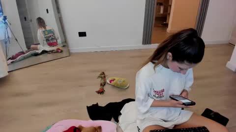 couple_funnyy online show from March 5, 2025, 4:13 am