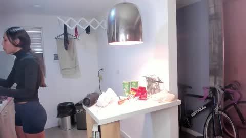 couple_funnyy online show from November 9, 2025, 12:20 am