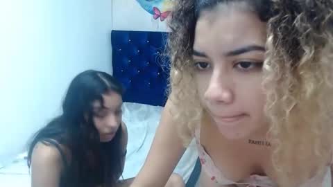 Snapshot of couple_lesbian_zhara_sophia chatting on January 18, 2025, 8:31 am couple_lesbian_zhara_sophia online show from January 18, 2025, 8:31 am