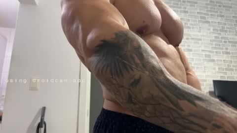 couplemuscle40 online show from February 25, 2026, 5:44 pm