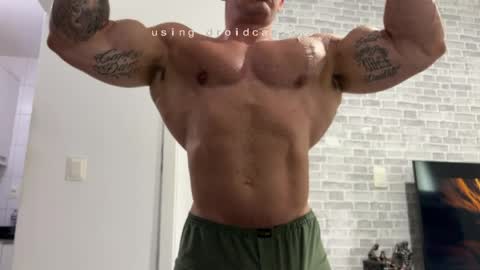 Snapshot of couplemuscle40 chatting on June 2, 2026, 2:41 pm couplemuscle40 online show from June 2, 2026, 2:41 pm
