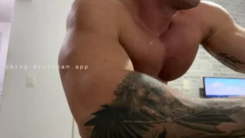 Snapshot of couplemuscle40 chatting on June 14, 2026, 10:45 pm couplemuscle40 online show from June 14, 2026, 10:45 pm