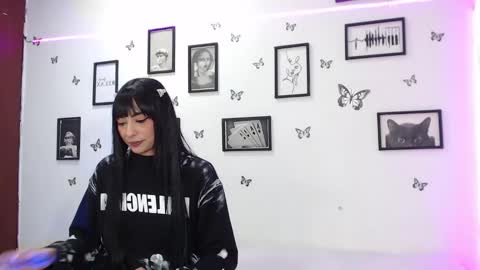 Snapshot of coupsextop chatting on February 24, 2025, 7:55 am Juli and Liam online show from February 24, 2025, 7:55 am