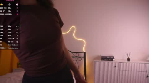 Yui online show from April 3, 2026, 6:55 am