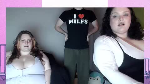 Snapshot of cozyoralcouple chatting on February 25, 2026, 12:42 am CozyOralCouple online show from February 25, 2026, 12:42 am