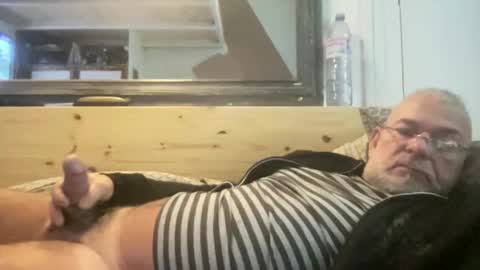 crapaud75018 online show from October 17, 2025, 8:06 am