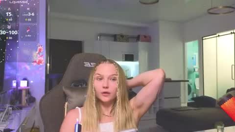 Snapshot of cravelucy chatting on July 22, 2026, 4:54 pm lucy online show from July 22, 2026, 4:54 pm