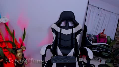 Laura  online show from January 25, 2025, 8:21 am