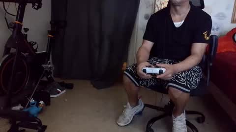 Snapshot of crazy4feetmanic chatting on April 28, 2026, 1:48 am drbucknaked online show from April 28, 2026, 1:48 am