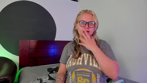 Snapshot of crazy_cakes_ chatting on December 20, 2024, 1:33 pm Lexie  Rose  online show from December 20, 2024, 1:33 pm