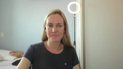 Anny online show from January 12, 2026, 12:32 pm