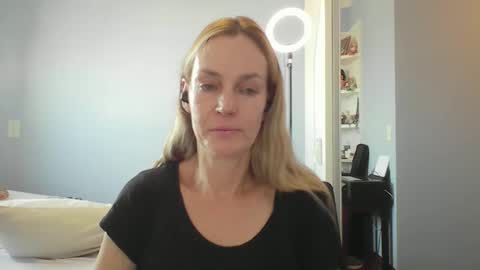 Snapshot of crazyanny chatting on March 20, 2026, 12:21 pm Anny online show from March 20, 2026, 12:21 pm
