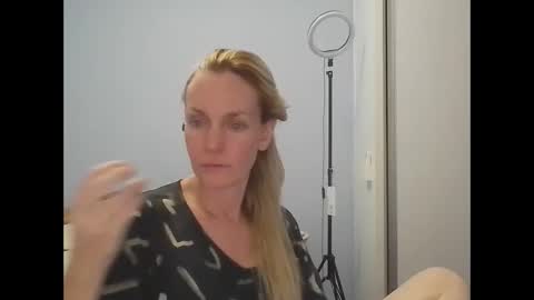 Snapshot of crazyanny chatting on April 4, 2026, 12:31 am Anny online show from April 4, 2026, 12:31 am