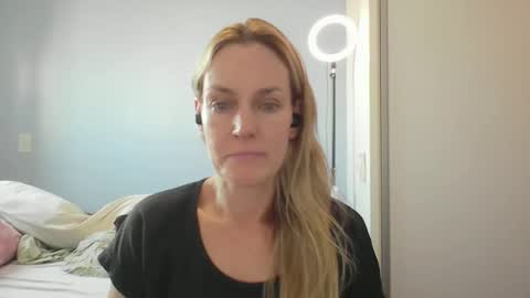 Snapshot of crazyanny chatting on April 17, 2026, 12:19 pm Anny online show from April 17, 2026, 12:19 pm