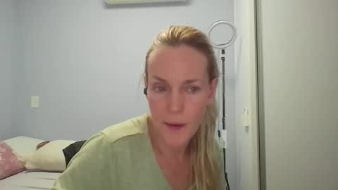 Snapshot of crazyanny chatting on April 27, 2026, 12:41 am Anny online show from April 27, 2026, 12:41 am