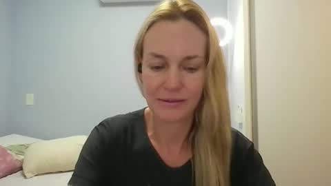 Snapshot of crazyanny chatting on April 27, 2026, 12:47 pm Anny online show from April 27, 2026, 12:47 pm