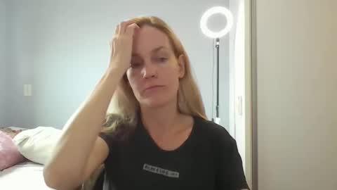 Snapshot of crazyanny chatting on April 28, 2026, 10:53 am Anny online show from April 28, 2026, 10:53 am
