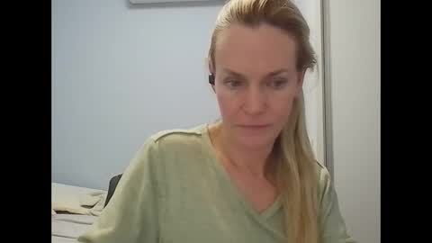 Snapshot of crazyanny chatting on April 29, 2026, 12:27 am Anny online show from April 29, 2026, 12:27 am