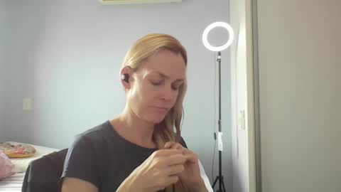 Snapshot of crazyanny chatting on April 29, 2026, 12:31 pm Anny online show from April 29, 2026, 12:31 pm