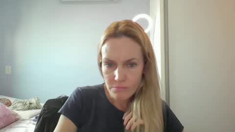 Snapshot of crazyanny chatting on April 30, 2026, 10:54 am Anny online show from April 30, 2026, 10:54 am