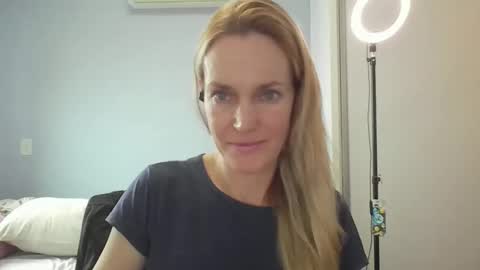 Snapshot of crazyanny chatting on May 1, 2026, 10:53 am Anny online show from May 1, 2026, 10:53 am