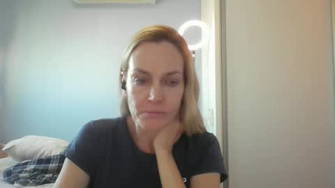 Snapshot of crazyanny chatting on May 7, 2026, 10:42 am Anny online show from May 7, 2026, 10:42 am