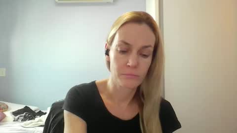 Snapshot of crazyanny chatting on May 8, 2026, 10:42 am Anny online show from May 8, 2026, 10:42 am