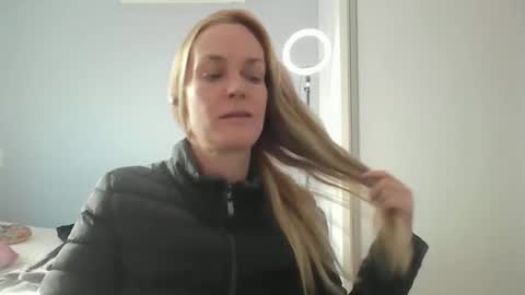 Snapshot of crazyanny chatting on May 11, 2026, 5:32 pm Anny online show from May 11, 2026, 5:32 pm