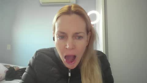 Snapshot of crazyanny chatting on May 12, 2026, 10:45 am Anny online show from May 12, 2026, 10:45 am