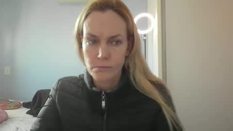 Snapshot of crazyanny chatting on May 14, 2026, 12:34 pm Anny online show from May 14, 2026, 12:34 pm