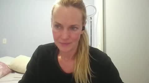 Snapshot of crazyanny chatting on May 18, 2026, 12:18 am Anny online show from May 18, 2026, 12:18 am