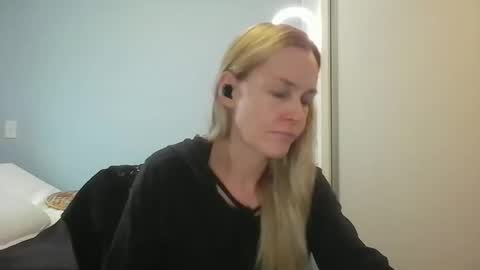 Snapshot of crazyanny chatting on May 18, 2026, 10:54 am Anny online show from May 18, 2026, 10:54 am